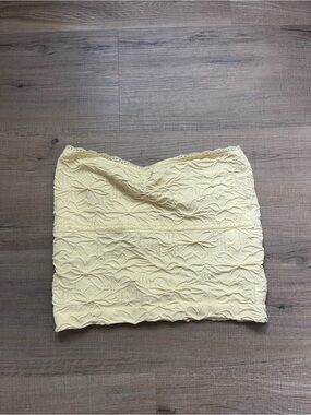 Lace Strapless Tube Top in Pale Yellow